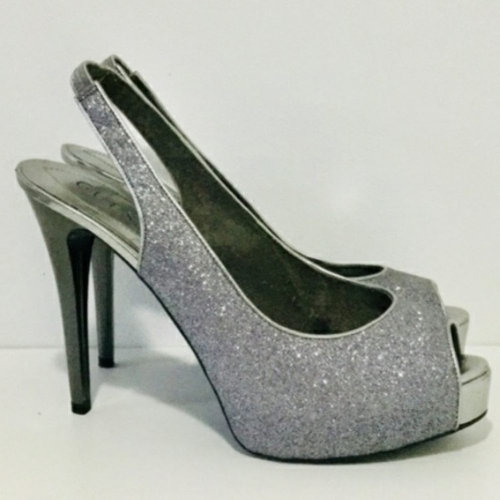Guess pumps Sz 6M silver